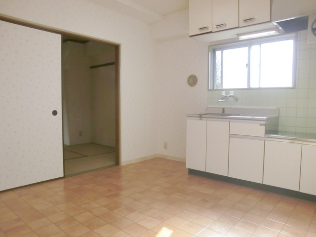 ヴィラ・サニーサイド　冨田ビルの居間・リビング|ダイニングルーム。