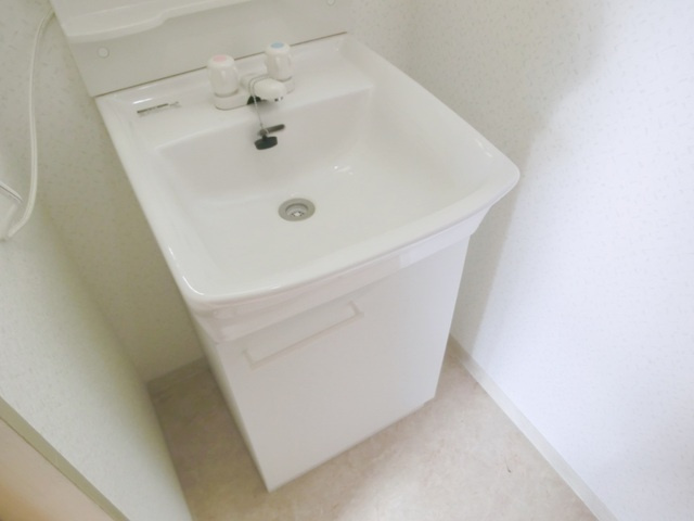 ヴィラ・サニーサイド　冨田ビルの洗面所|人気の独立洗面台。