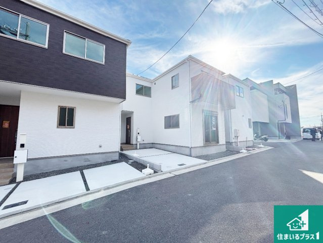 1日(土)2日(日)現地見学可能！　摂津市鳥飼下　全3邸の前面道路含む現地写真|周辺は閑静な住宅街！前面道路広々で車の出し入れも便利です。駐車が苦手な方でも安心して車庫入れできます！