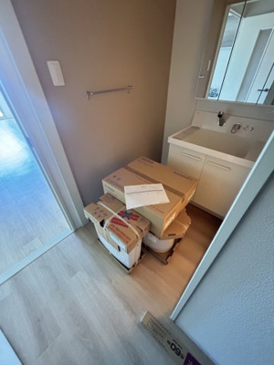 【洗面所】 | ワイズアーク三国ヶ丘 | トイレ設備部材です。取替工事中です。