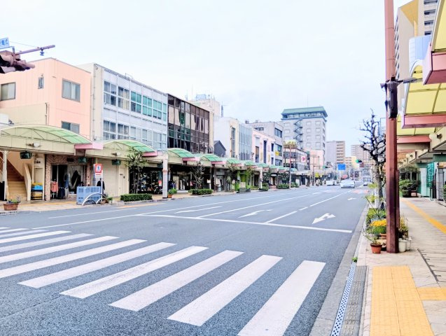 売店付住宅　中央区田町の周辺|国道152号線に面しており、通行車両や歩行者からの視認性が期待できる立地です。