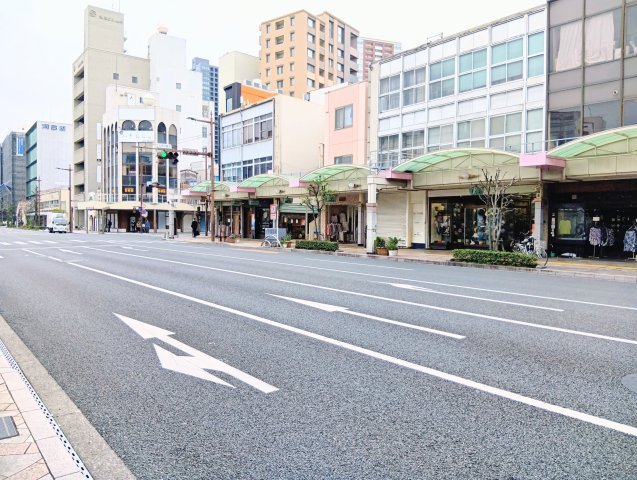 売店付住宅　中央区田町の周辺|面道路が152号線のため、店舗の認知性を高めやすい点が魅力です。