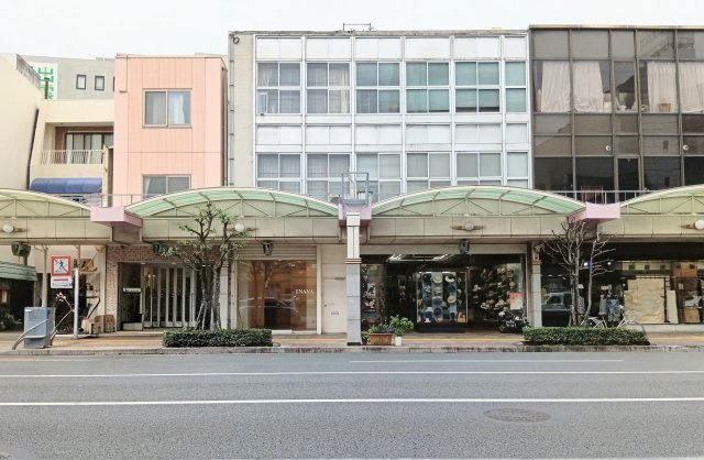 売店付住宅　中央区田町の周辺|周辺の店舗や街並みとあわせて、事業用としての活用イメージを持っていただきやすい立地です。