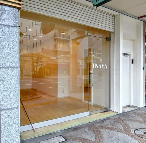 売店付住宅　中央区田町のその他|大きなガラス面から店内の様子が伝わりやすい、開放感のある路面店舗。