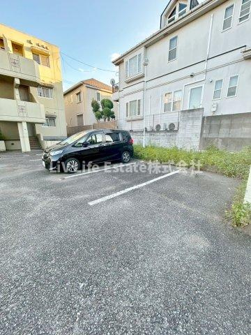 メゾン学園西の駐車場