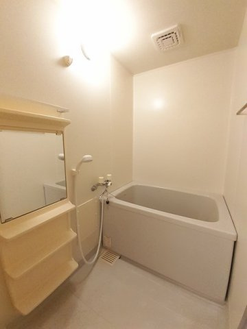 ロイヤル雑賀の浴室|コンパクトで使いやすいお風呂です