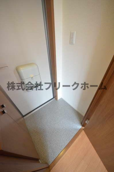 三鷹市牟礼５丁目の賃貸マンションの玄関