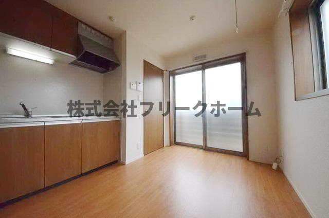 三鷹市牟礼５丁目の賃貸マンションの居間・リビング