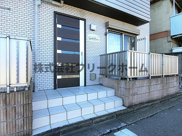 三鷹市牟礼５丁目の賃貸マンションのエントランス