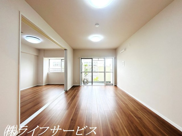 【居間・リビング】 | 新北野第2コーポ | 南西向きＬＤＫ13.5帖