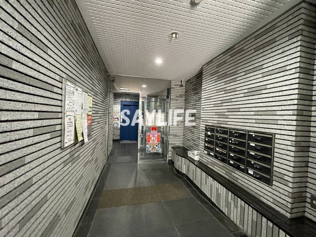 ナカノビルのエントランス