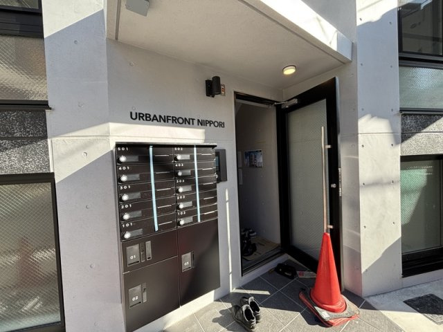 アーバンフロント日暮里のエントランス