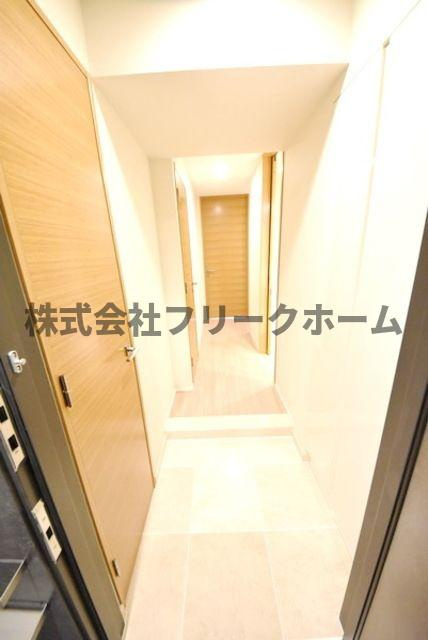 三鷹市下連雀３丁目の賃貸マンションの玄関