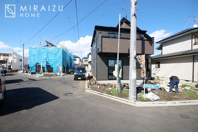 【外観】 | 青く澄み渡った綺麗な空と、陽の光をたっぷりと受ける、そんな新築住宅で新生活をスタートしてみませんか？見学・ご相談等、ミライズホーム(株)までお気軽にご連絡下さい。