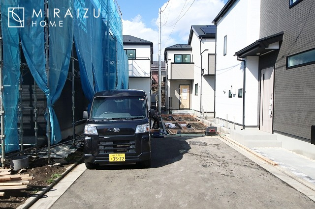 【前面道路含む現地写真】 | 陽の光をたっぷりと浴びながら気持ち良く生活が出来ます。夢のマイホーム、夢ではなく実現出来ます！見学・ご相談等、お気軽にご連絡下さい。