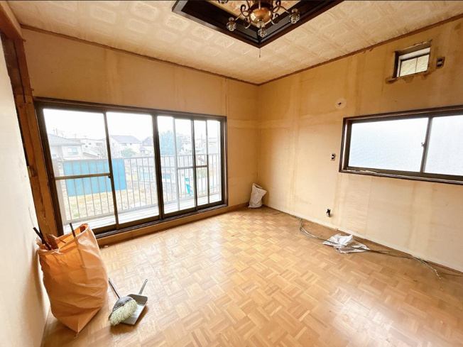 【寝室】 | 土浦市中村南3丁目　中古戸建 | バルコニーに面していて、たっぷり光りの入る明るい主寝室です！