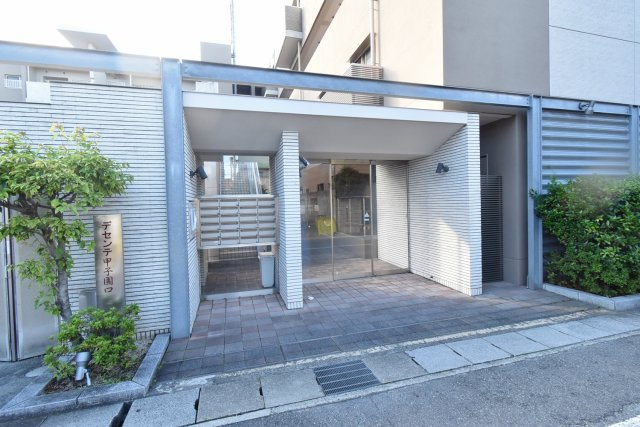 デセンテ甲子園口のエントランス