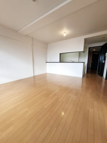 デセンテ甲子園口の居間・リビング|反転タイプ　他部屋イメージ