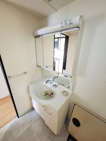 デセンテ甲子園口の独立洗面台