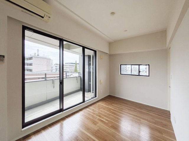 ＳＵＮ　ＢＲＩＧＨＴの洋室