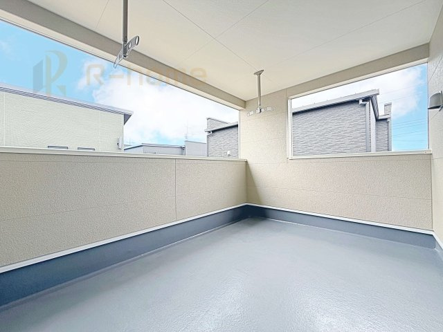 笠間市旭町第9　新築戸建て　2号棟のバルコニー|急な雨でも安心のインナーバルコニー♪忙しいご夫婦も大満足♪