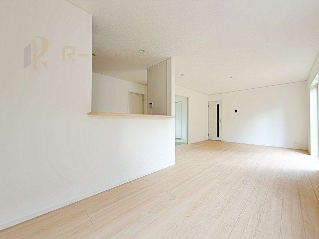 笠間市旭町第9　新築戸建て　2号棟の居間・リビング|広々とした余裕のあるリビングです♪大きな窓からは自然光が届きます。