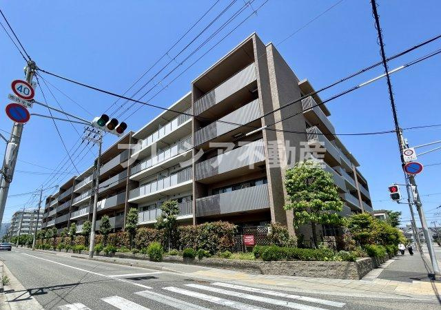 甲子園三番町ハイツの外観
