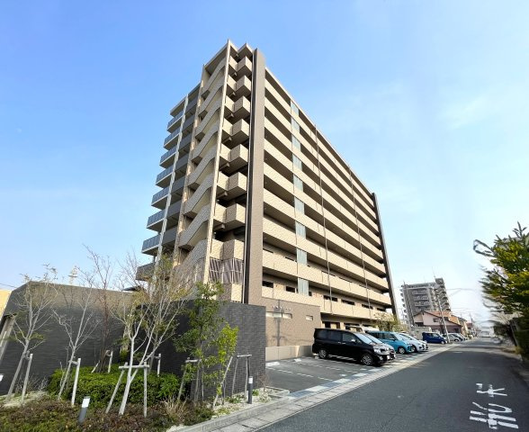 アルファステイツ野田Ⅲの外観|グレーとベージュをメインでカラーで使うことにより、モダンでクールな外観になっております。