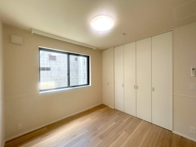 ルシェロ円神の洋室