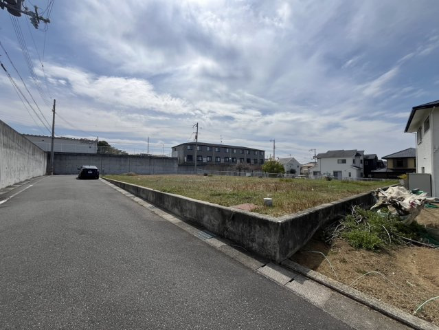 尾生町七丁目　土地の前面道路含む現地写真
