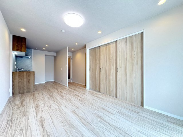 エンゼルハイム立石の居間・リビング|ドキドキの新生活も、安心してスタート。ぴったりの住まいを見つけませんか？クランディアが一緒に住まい選びをサポートします‼　まずは、お気軽にお問合せください　＃クランディア