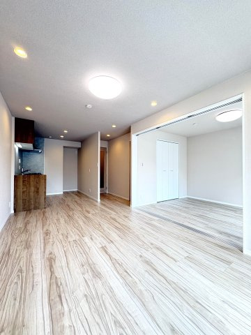 エンゼルハイム立石の居間・リビング|ドキドキの新生活も、安心してスタート。ぴったりの住まいを見つけませんか？クランディアが一緒に住まい選びをサポートします‼　まずは、お気軽にお問合せください　＃クランディア