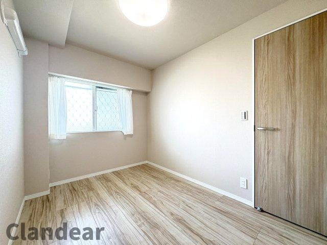 エンゼルハイム立石の洋室|ドキドキの新生活も、安心してスタート。ぴったりの住まいを見つけませんか？クランディアが一緒に住まい選びをサポートします‼　まずは、お気軽にお問合せください　＃クランディア