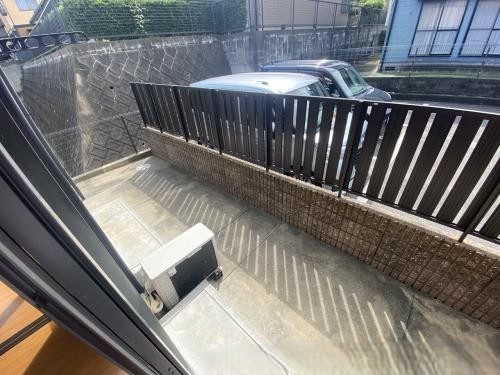 もくせい館のバルコニー|☆閑静な住宅街☆ＴＶモニター付インターホン新設、
敷地内駐車場完備♪