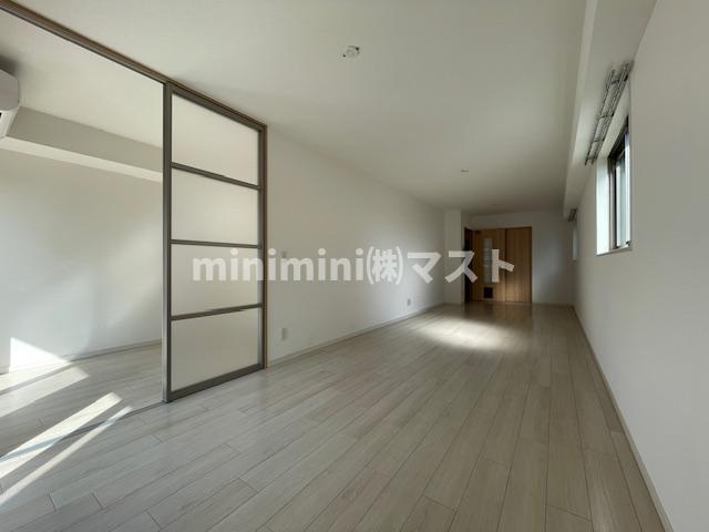 ロイヤルパークスなんばの居間・リビング