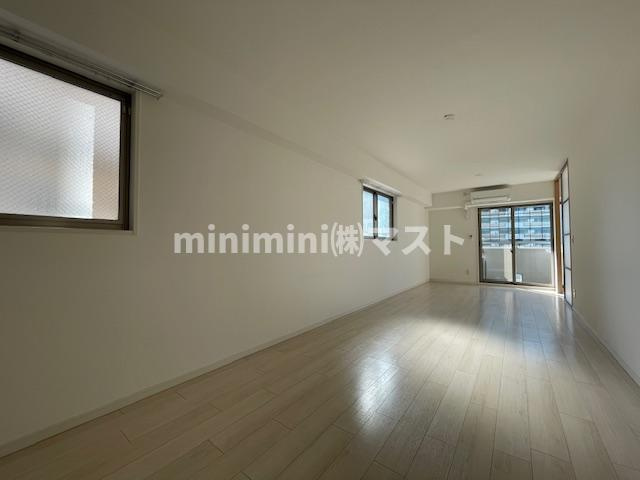 ロイヤルパークスなんばの居間・リビング