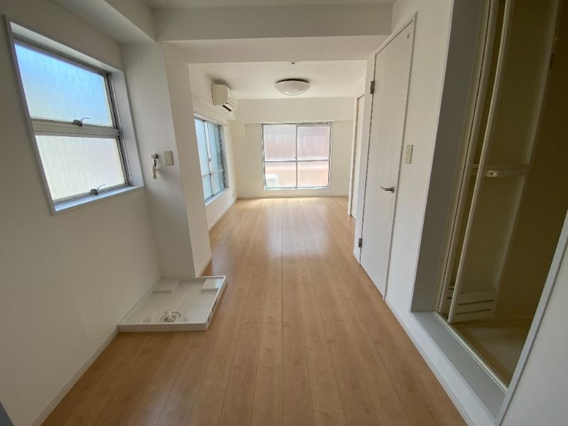 伊田ビルの居間・リビング