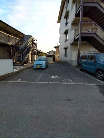 イーストサイドの駐車場