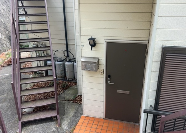 【設備】 | 森埜ハイツ | エントランス付近に設置されている集合ポストは、住んでいる部屋と離れているため、ポストをあさるなど誰かに何かされていても被害に気づきにくいです。入居する時には他人に特定されにくい番号で鍵をかけましょう！