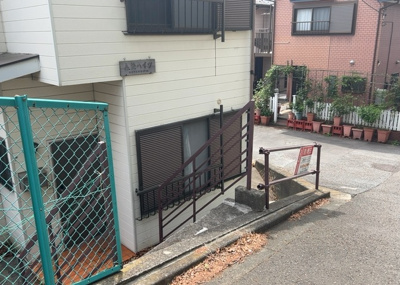 【ロビー】 | 森埜ハイツ | ロビーというと、エントランスと何がちがうの？と思いますよね。実はロビーとエントランスには明確な決まりはありません。物件によっては、エントランスを入って広がるある程度の広さのある空間がロビーとなります。