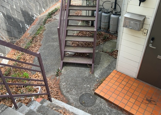 【内装】 | 森埜ハイツ | 共有部分は、住民なら誰もが使える設備のこと。例えば駐車場やエレベーター、インターネット設備、セキュリティ設備などがあります。他にも、マンションの廊下・外部階段やエントランス・ゴミ置き場などがあります。