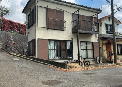 【外観】 | 森埜ハイツ | 外観はマンション管理がされているかの目安になります。築年数が古いと、壁面は劣化してひび割れが生じることも！建物が古びていても細かいところが修繕されていると、きちんと管理されているなぁと感じるでしょう。
