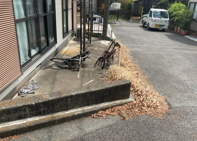 【駐車場】 | 森埜ハイツ | 車一台あたりに必要なスペースは、標準サイズの普通自動車で横幅2m50cm、長さ5mは必要になります。ただし、乗降のことも考慮して横幅3m30cm、長さ5m50cmほどは確保できるところを選びましょう。