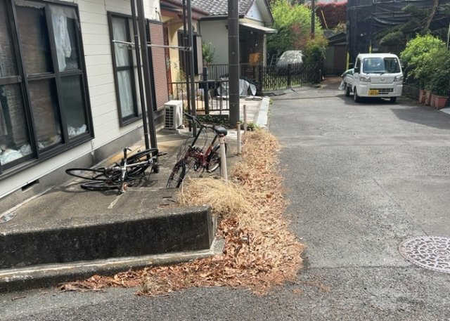 【駐車場】 | 森埜ハイツ | 駐車場と明記されていても、最小スペースでつくられた駐車場だと大型車は駐車できなかったり、出入りしにくくなったりする可能性があります。お車のサイズと購入したい物件の駐車場のサイズを現地で確認しましょう。