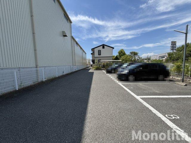 メゾン・モンターニュの駐車場