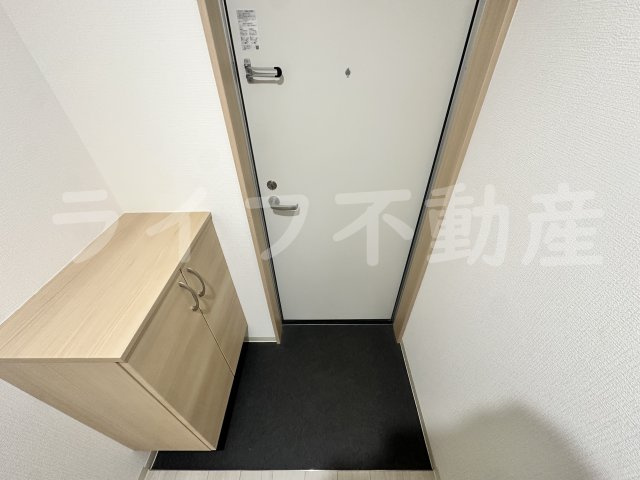 Jino放出の玄関|明るい玄関です