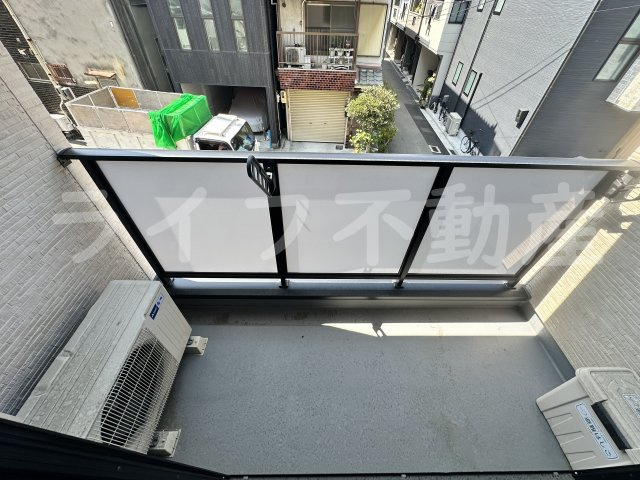 Jino放出のバルコニー|開放的で明るい空間を演出してくれるバルコニーです