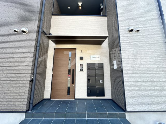 Jino放出のエントランス|ゆとりのあるエントランスです