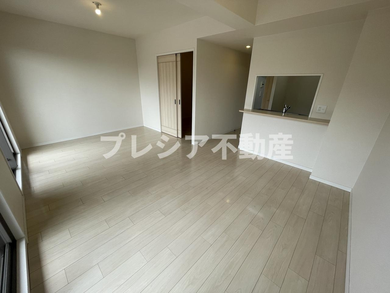 甲子園三番町ハイツの居間・リビング