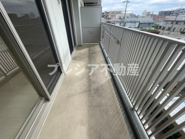 甲子園三番町ハイツのバルコニー